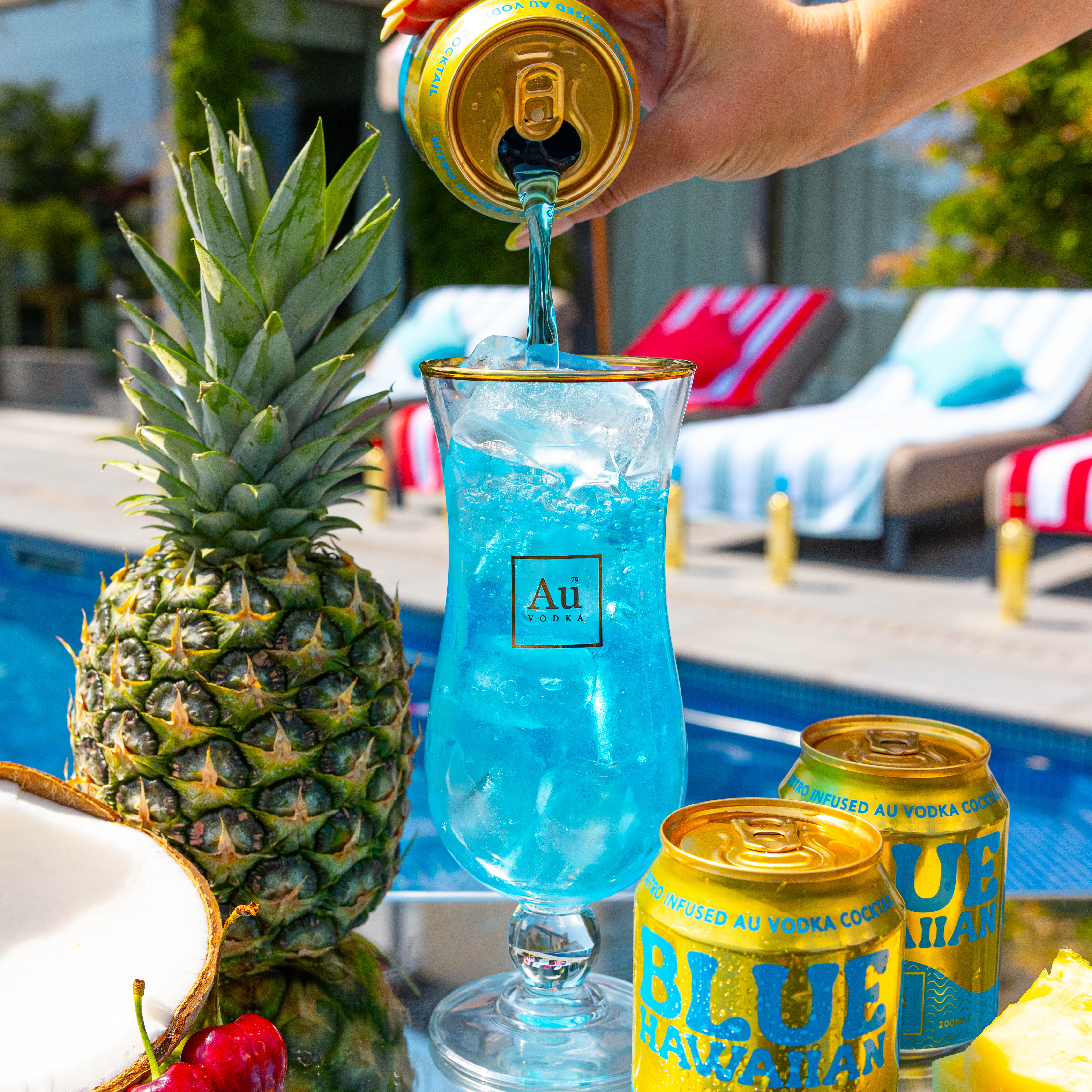 Au Vodka Blue Hawaiian Cocktail Cans - 12 Pack - Image 4