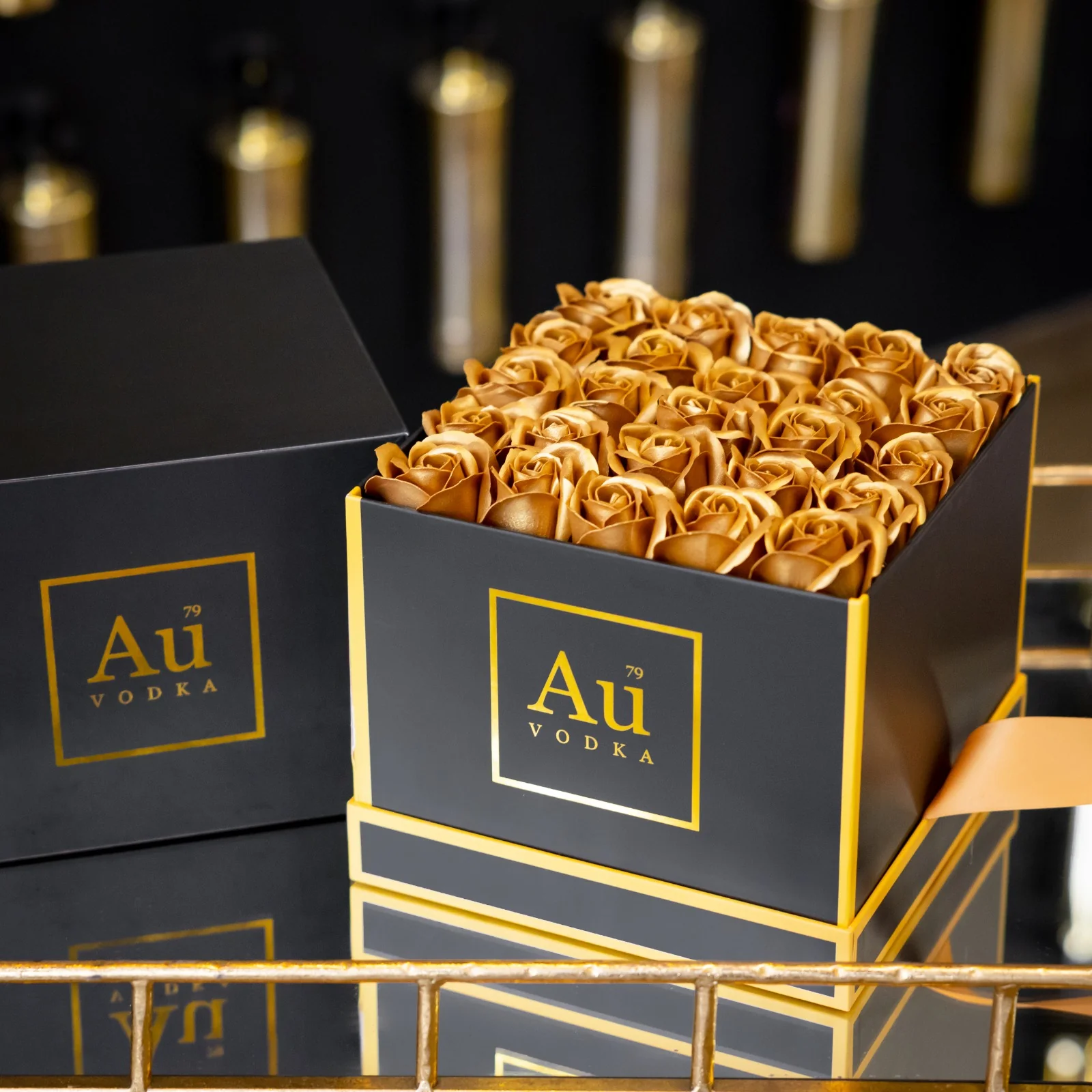 Au Vodka Gold Roses Gift Box - Image 7